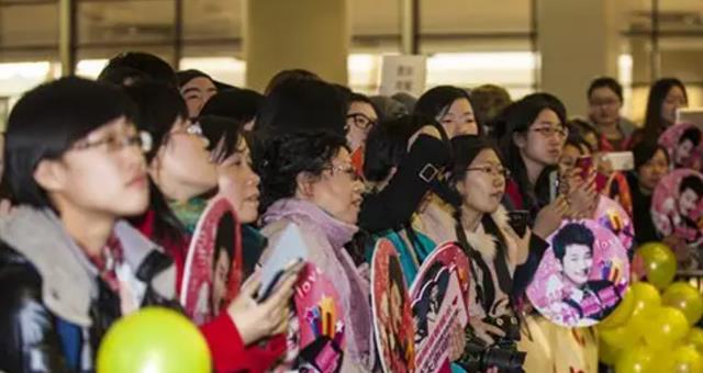 李易峰|“该税的税,不该睡的别睡”,受李易峰事件影响,众星被粉丝点名