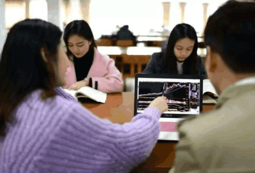 大学生|父母眼中“满意度高”的职业排名，老师无缘前三，榜首很受青睐