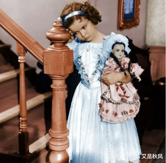 孔雪儿|秀兰邓波尔：她是天才童星，3岁出道即巅峰却是母亲敛财的牺牲品