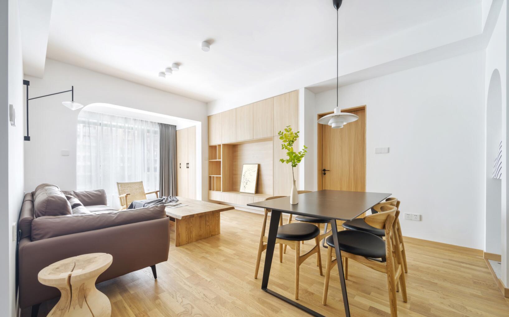 只是改个门洞，立马就让空间大10㎡，她92㎡新家，清爽又干净