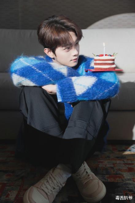 许凯|于正为旗下艺人许凯王星越庆生,好友齐聚场面热闹,景甜惊喜现身