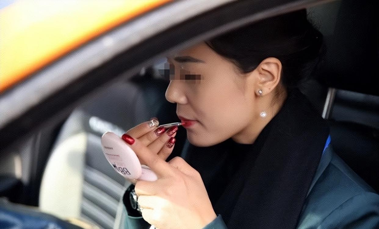 纪实:女保险员为签单宾馆会见客户,不想被拒签单还差点被侵犯