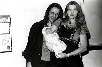 史蒂芬|风流母亲出轨生下私生女 11岁与生父相认 长大后成绝美“精灵公主”