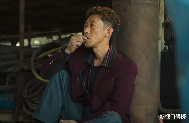 王沛禄|《狂飙》疯驴子走红后,与粉丝亲切合照,角色与实际年龄相差太远