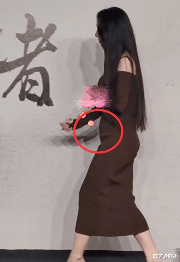 郭碧婷|向佐夫妇逛街被遇!郭碧婷身材臃肿手护腹部,被猜怀二胎六七个月