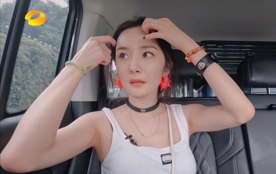 韩东君|《花少》杨幂生理期坐地上,韩东君的反应真细心,两人莫名有cp感