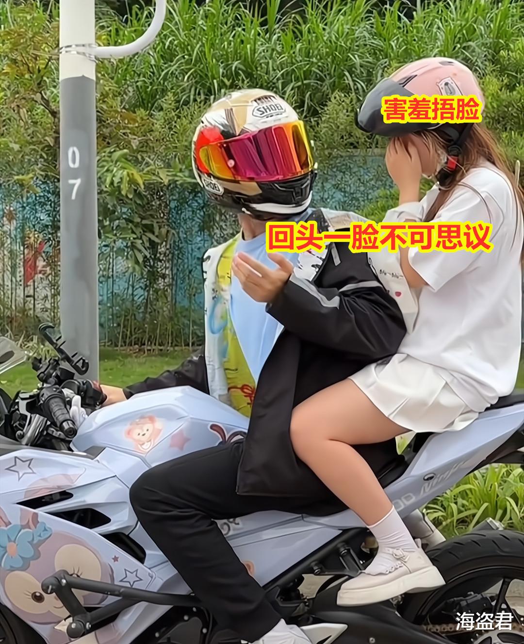 女子后座偷吃,咬一口奶油“滋”男友脖子上,他嫌弃地擦回她腿上
