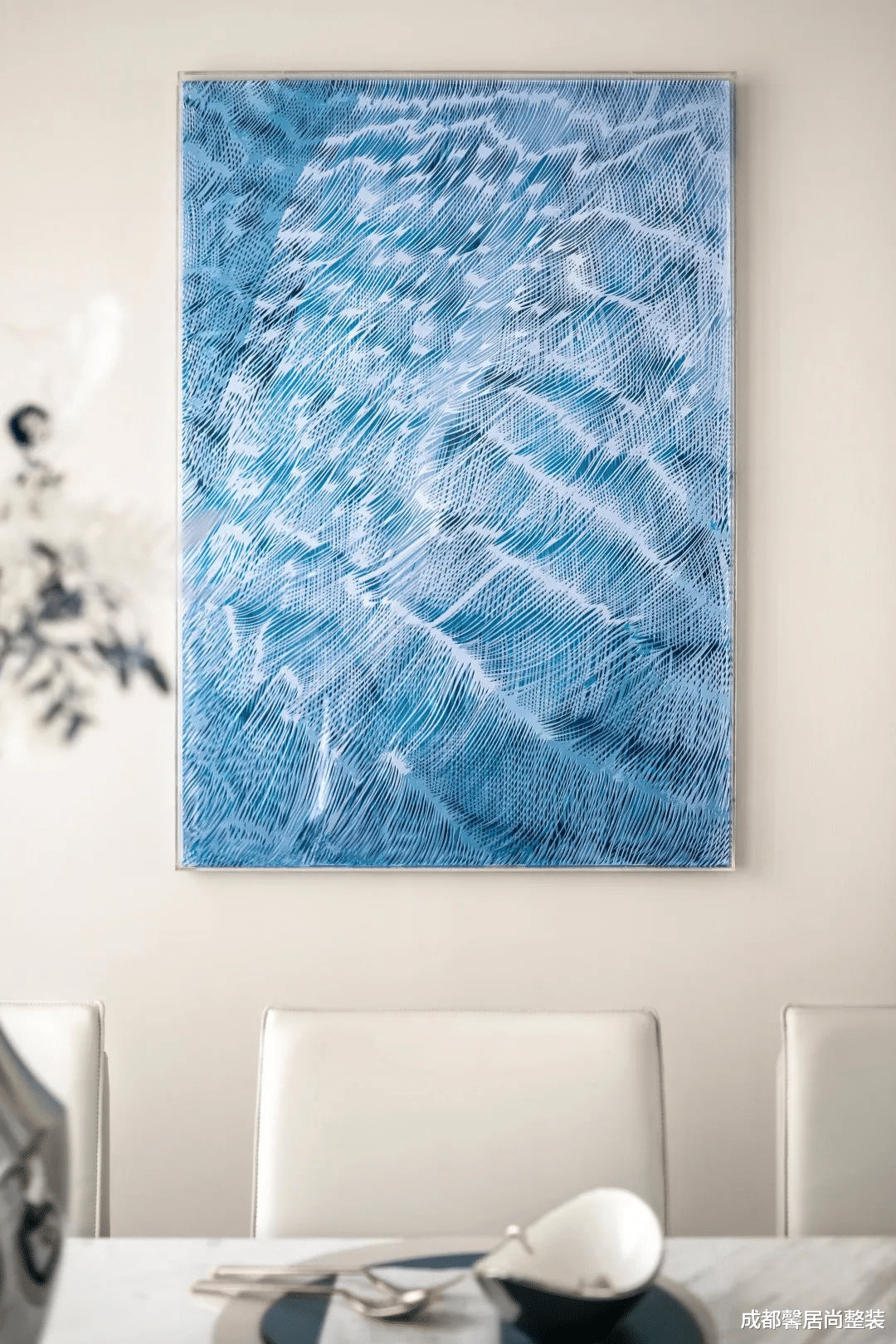 110㎡简约风,蓝色背景墙超吸睛,整体空间简约干净