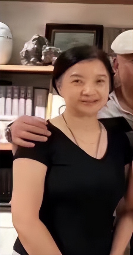 红楼梦|红楼梦主演同游苏州!街头嗑瓜子看戏无人识,“贾琏”夫妇罕同框