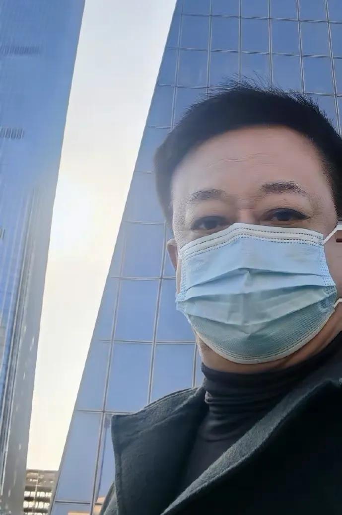 朱军|12小时3大瓜！曝杨幂欠款1亿，蔡徐坤恋情，朱军高调回央视