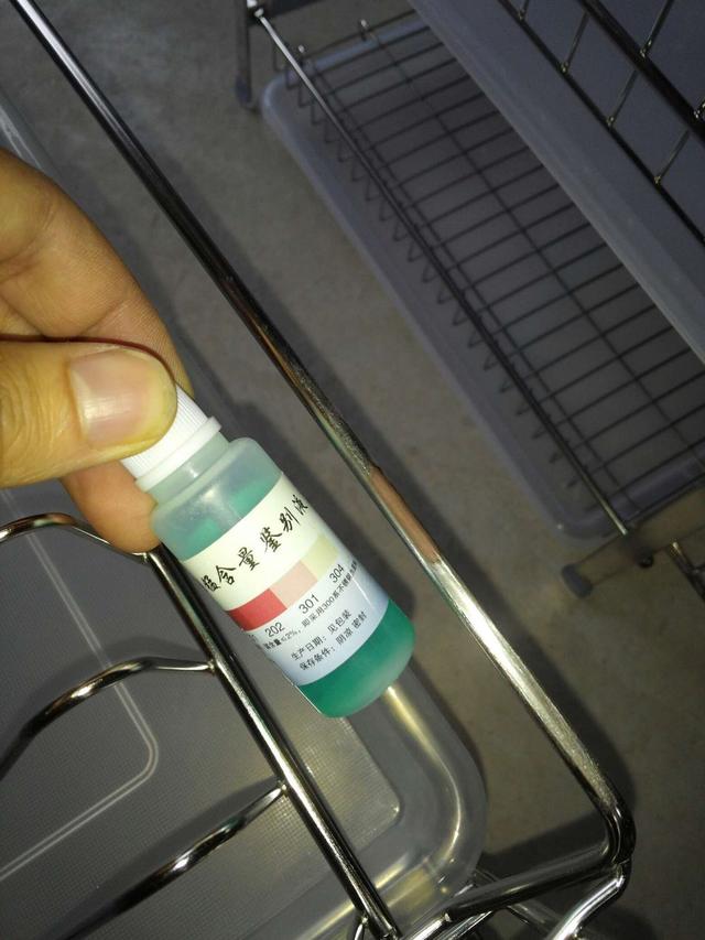 刚发现三年前买的水槽是DUS304不锈钢，买家用不锈钢，千万擦亮眼