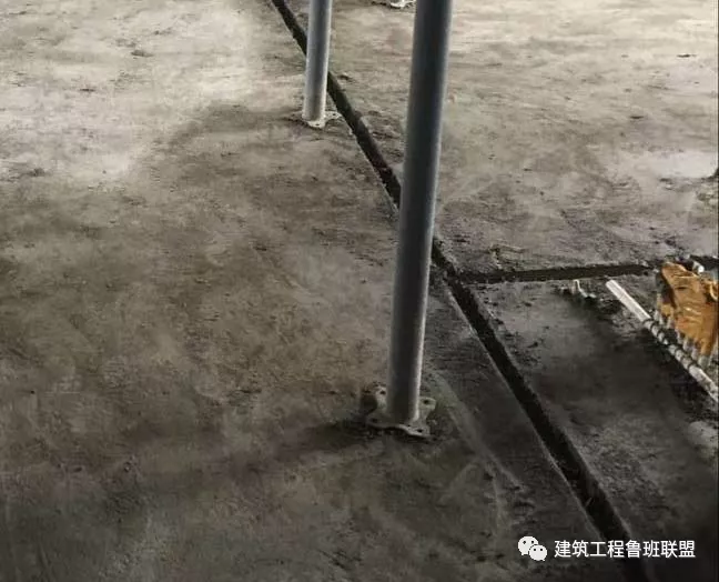 土建采用铝模、装配式施工时，机电如何配合预埋？