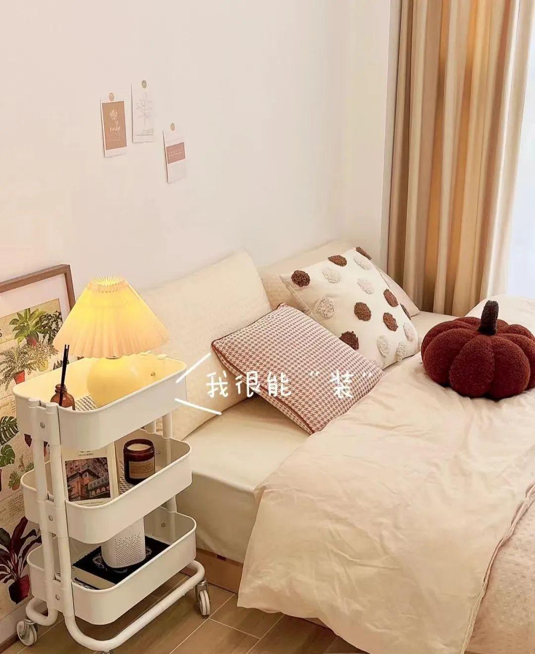 床头这样设计,连床头柜都省了,真是太好用了!