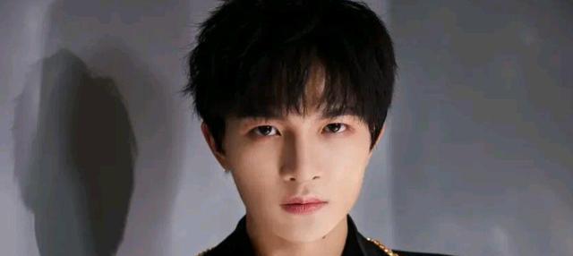 周深|周深被批炫技,引发专业歌手该不该炫技的问题,其实需要仁者见仁