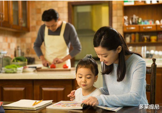 男子炫耀''当年校花,如今给我生孩子当保姆'',遭网友痛批