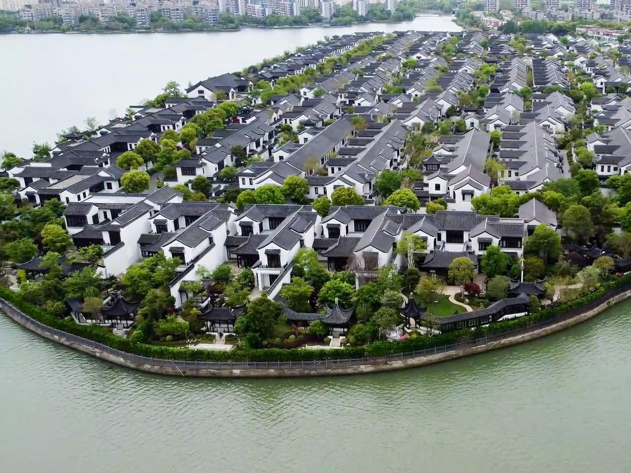 苏州惊现豪宅天花板,建在一座小岛上面,邻居都是明星大老板