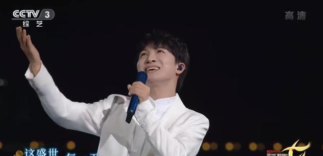 周深|央视2022七夕晚会,周深献唱《如愿》教科书式唱功,彻底征服官媒