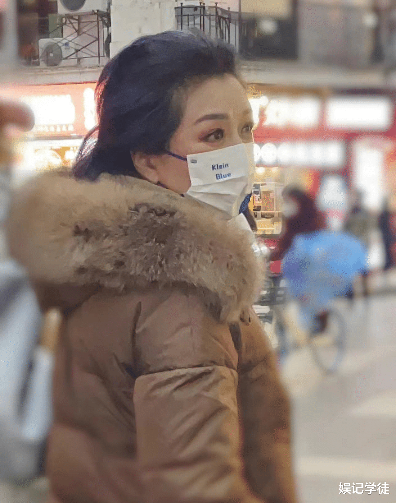 江珊|55岁“女神”江珊被指老太多，皮肤松弛身材走样，因浓妆被认出来