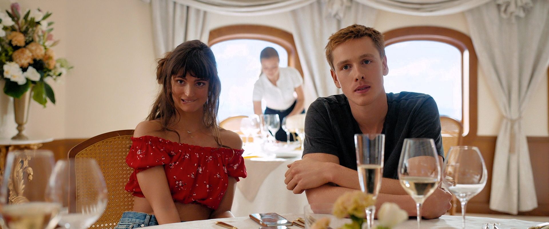 黑龙江|《悲情三角》：在纸醉金迷的世界里，有着颠覆人性的诡谲与残酷