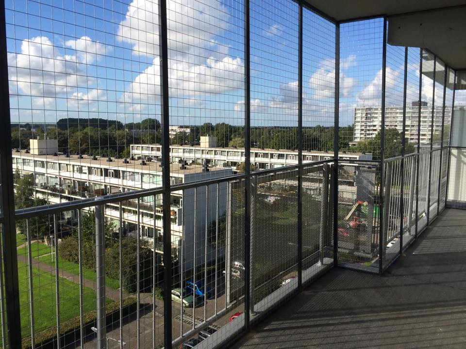 住高层物业不让封阳台,还好我家机智,全部装防护网,安全又通风