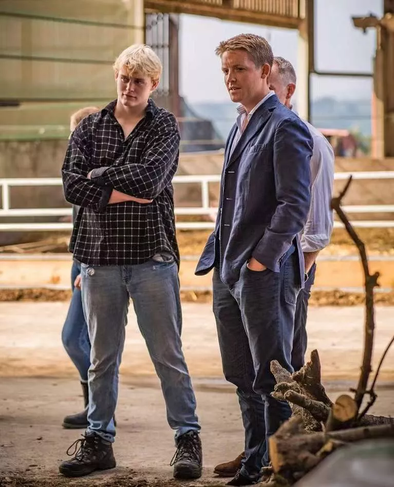 王思聪|身价千亿被评“国民老公”,却因太有钱被女友分手?网友:翻版王思聪?辱他了