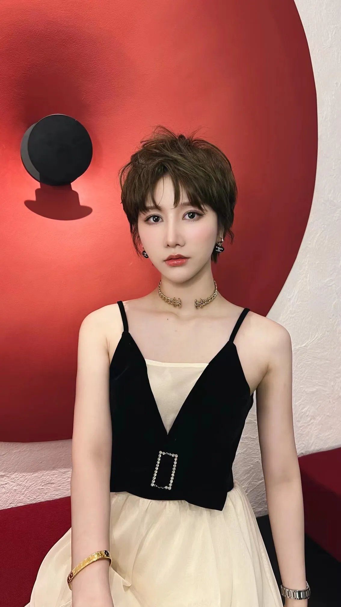 发型 最具人气女士发型18款，减龄修颜大不一样，剪完美出新高度