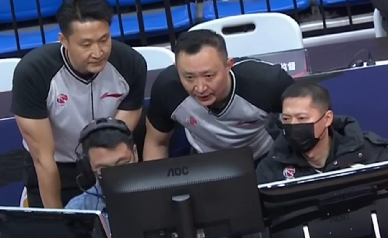 杨鸣|最没悬念的辽粤大战，仍旧一票难求！杨鸣夜探敌营，杜锋秒变谦虚