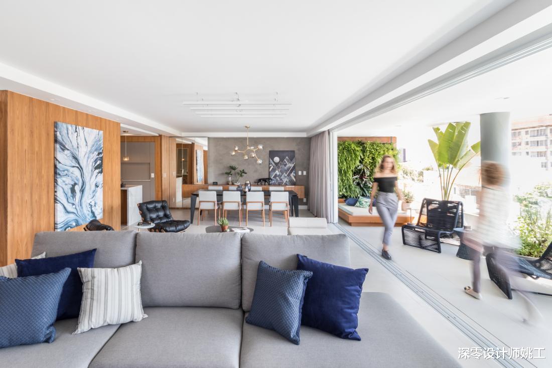 216㎡装修得恰到好处!不封阳台加圈玻璃护栏,纳入地台床犹如多间房