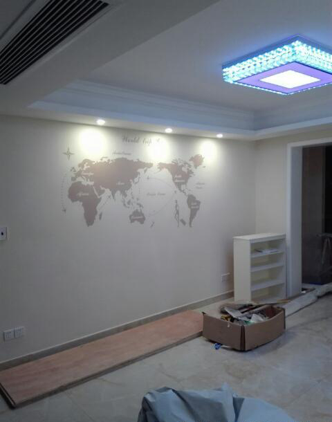 老公只是在飘窗下打满了柜子,邻居看了都夸有创意,纷纷回去照做