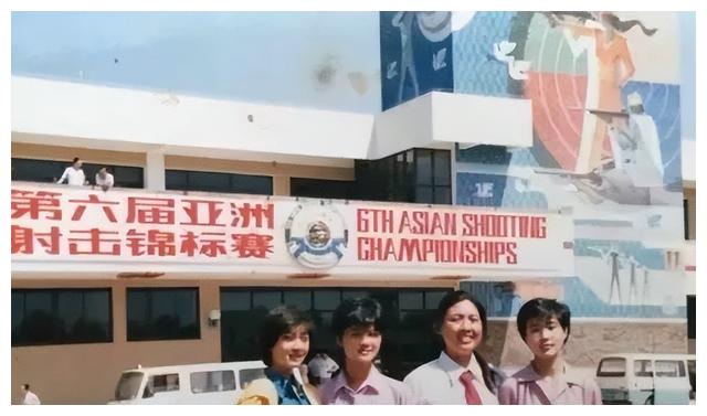 牛莉|“文体全能”牛莉爽文人生:老同学暗恋她20年,丈夫将她宠上天