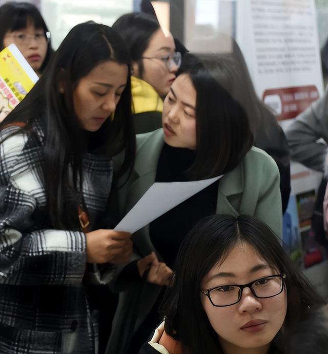 求职|985研究生找工作遇冷，理由叫人难以接受，35岁壁垒何时能被打破
