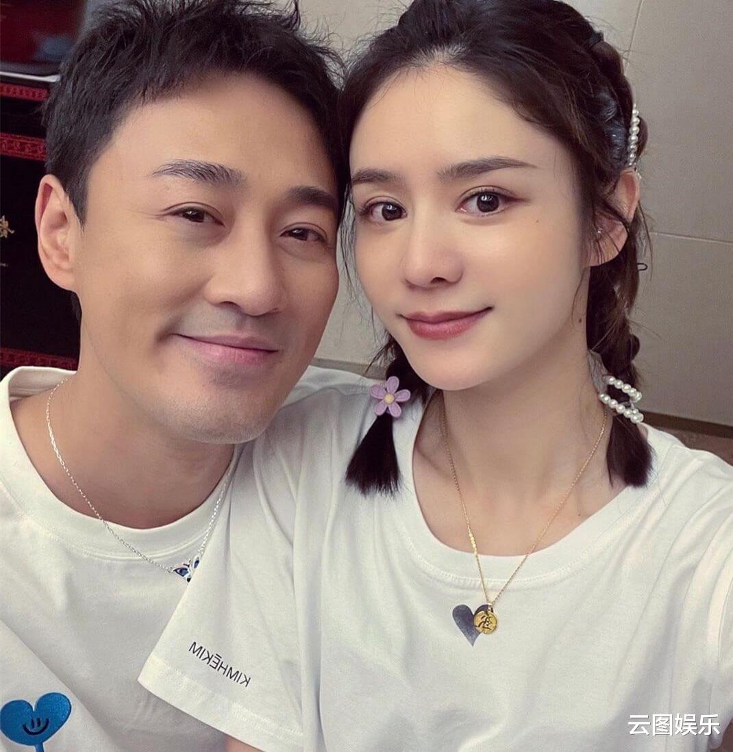 林峰|林峯一家出行，女儿突然冲出马路太惊险，正面照首曝光大眼像爸