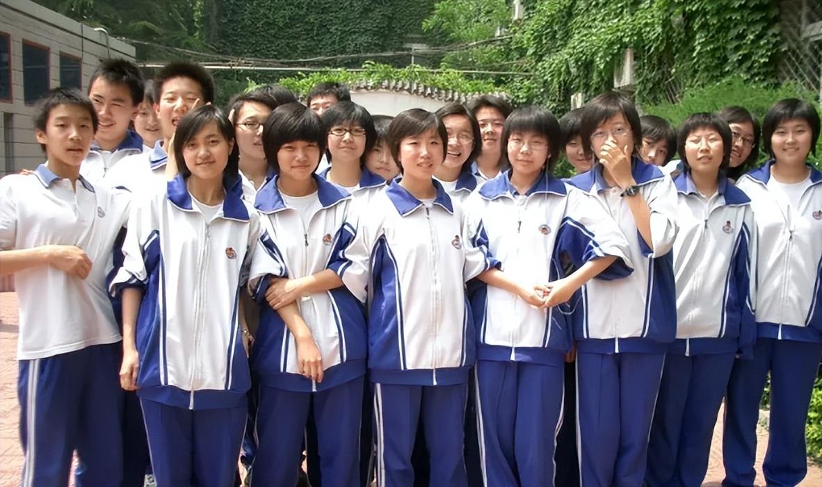 金针菇|中学生“发型”还有标准？男生彰显帅气阳光，女生却有些不忍直视