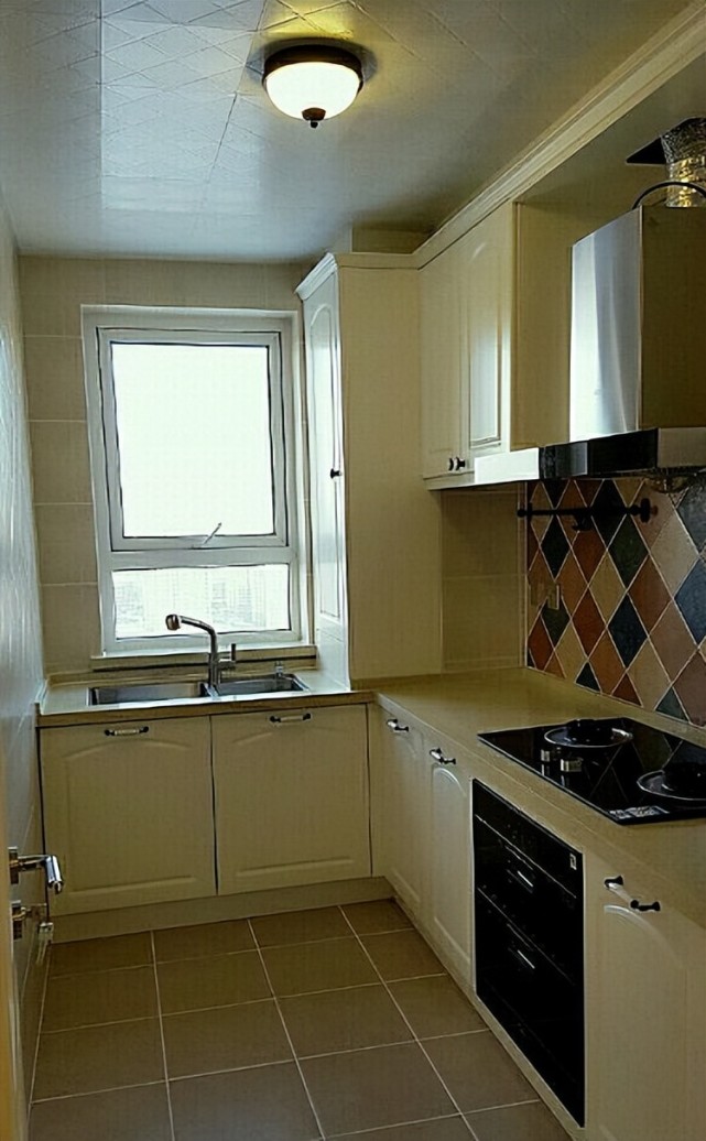 马桶旁边砌了半堵小矮墙,老婆说我脑子进浆糊,装修好她被打脸