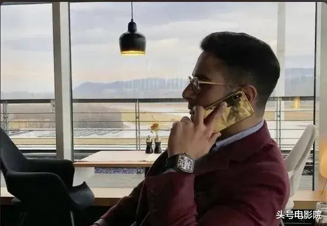 西蒙|8.3分！比杀猪盘还猛，帅哥骗子假冒钻石王子，这片看完不敢网恋