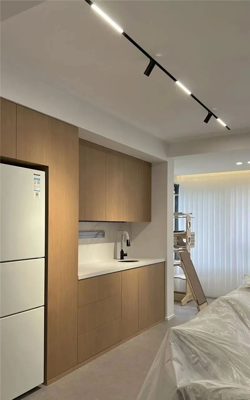 一个好的餐边柜,不仅重收纳,布灯都有讲究,绝不许拉挎整屋档次