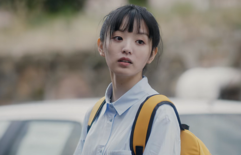 海清|冲海清看《张卫国的夏天》,却被25岁女配惊艳了,妥妥的酒窝女神