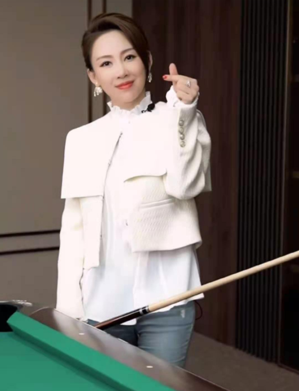 潘晓婷|潘晓婷：传过3次绯闻，39岁还单身，父亲着急又无奈