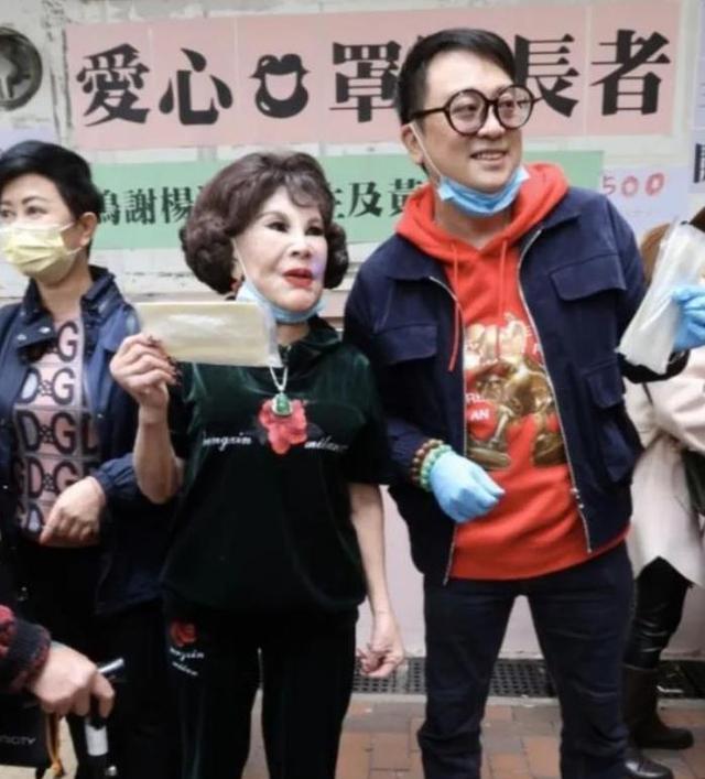 赌王|她自称与赌王关系很好,曾是大美女整容失败,88岁自信扮少女