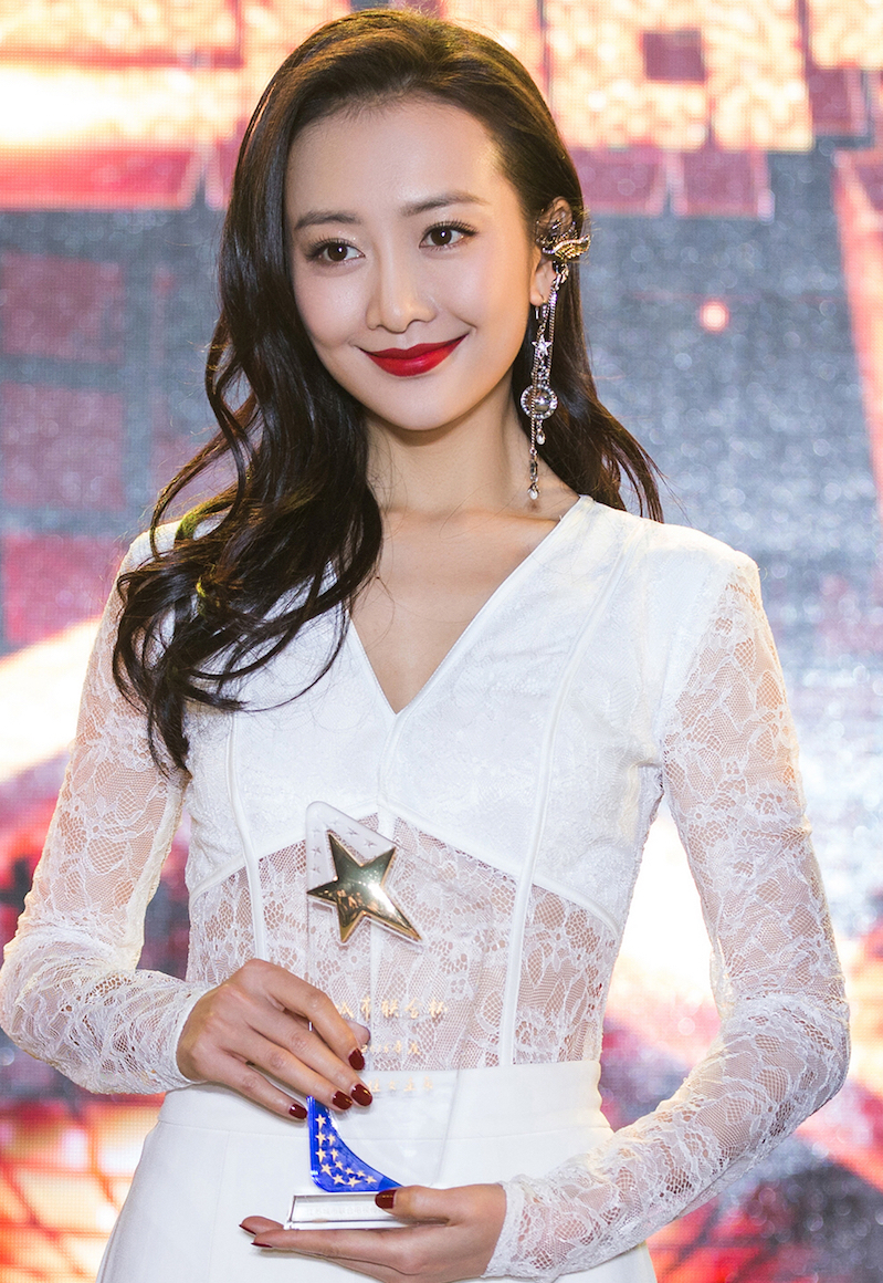 王鸥|娱记曝W女星未婚怀孕,称其曾闯剧组男演员房门被拒,王鸥惨躺枪