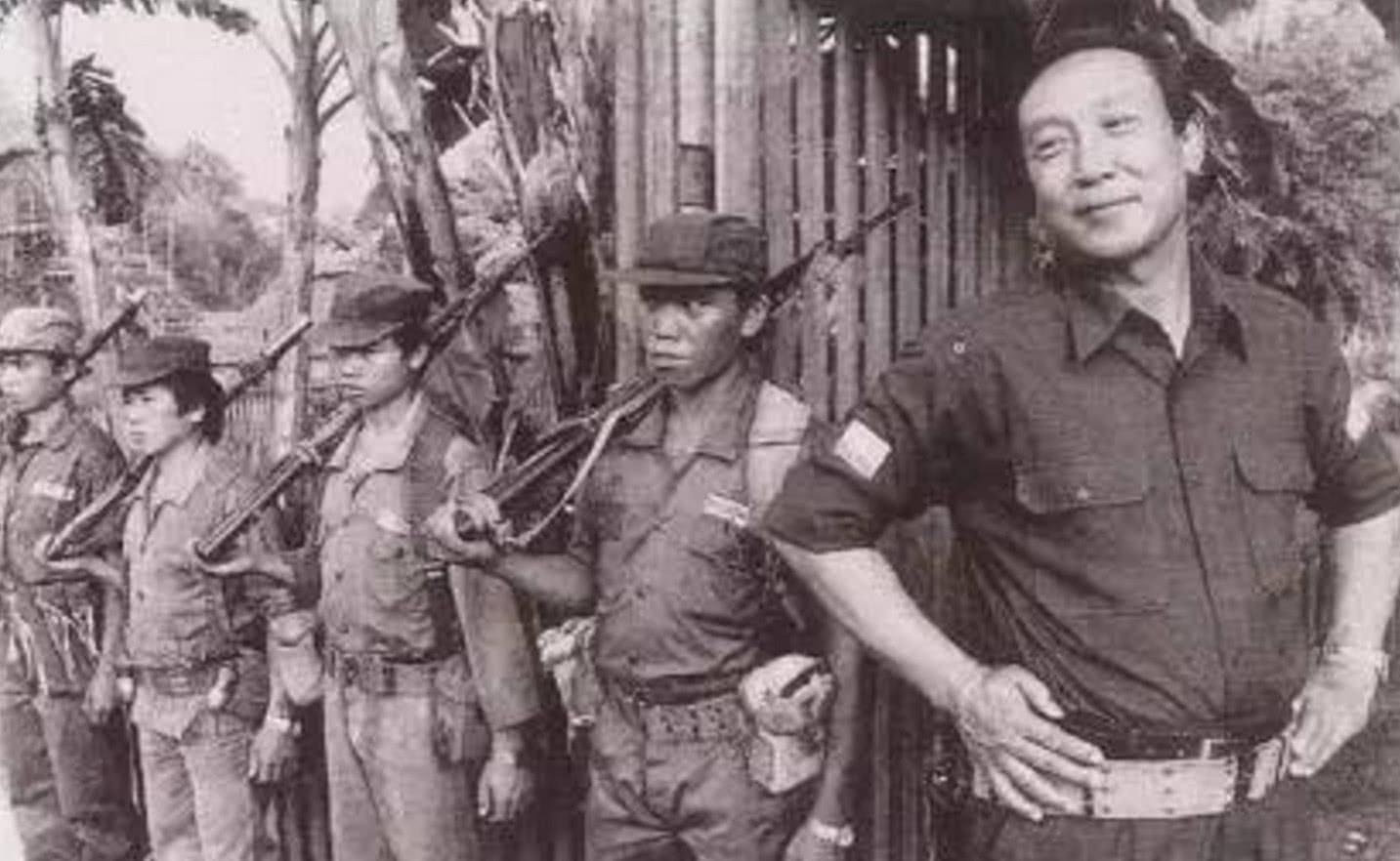 1996年，胖司机贩毒被抓捕，用一绝技逃生，5年后因情妇暴露行踪