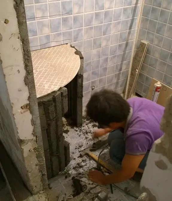 同事家砖砌浴室柜全过程,看完我都想把自己家的整体柜给退了!