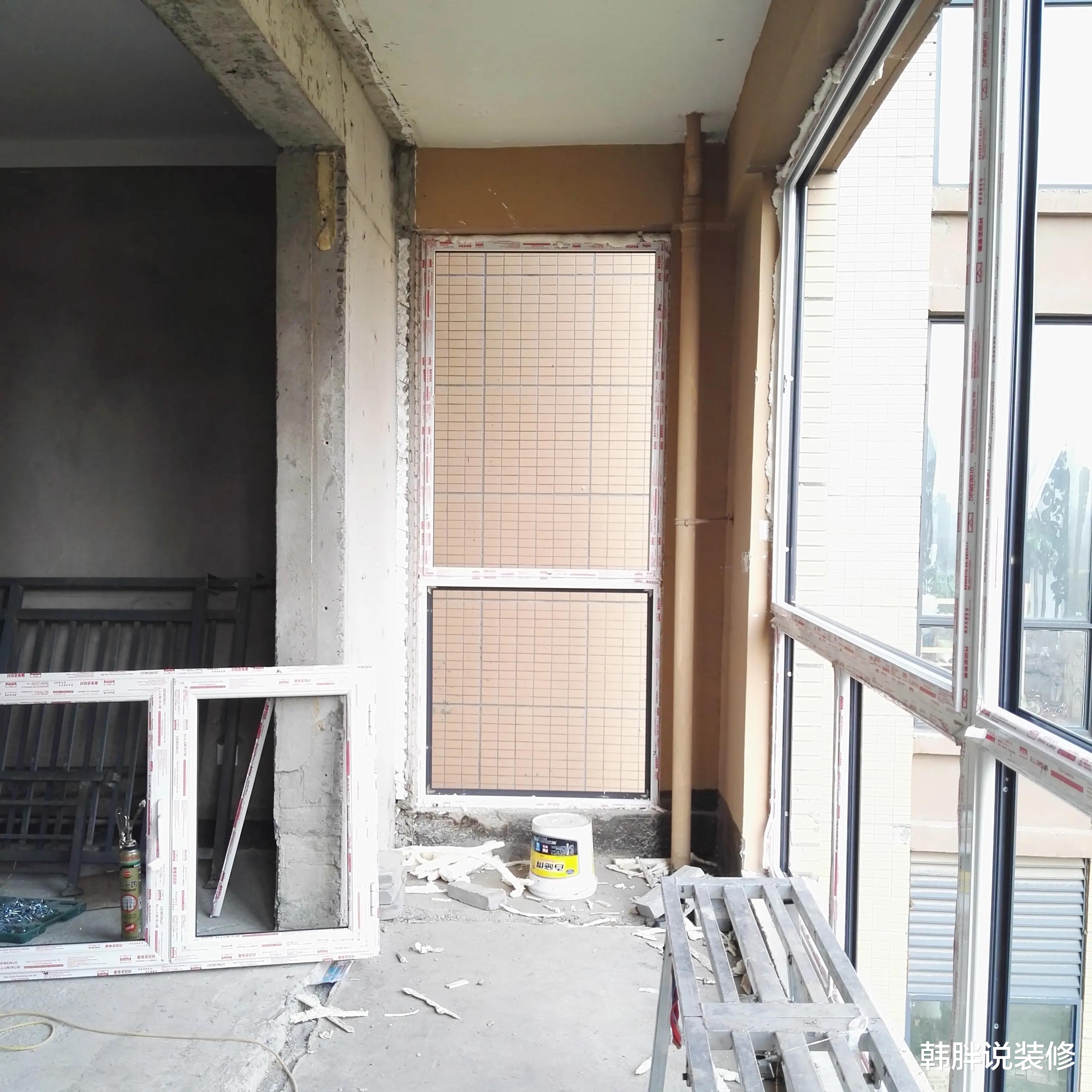 封阳台,铝合金和断桥铝哪种比较好?老师傅给出答案,别再选错了