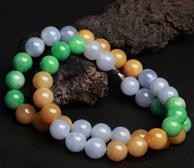 翡翠|翡翠具有双重特征,所以翡翠不仅是玉石,而且还是宝石!