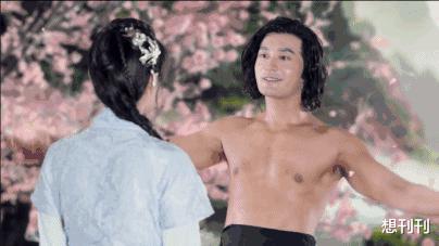 张艺兴|男星晒腹肌太魔怔!有人帅气,有人“油”田上身,有人没眼看