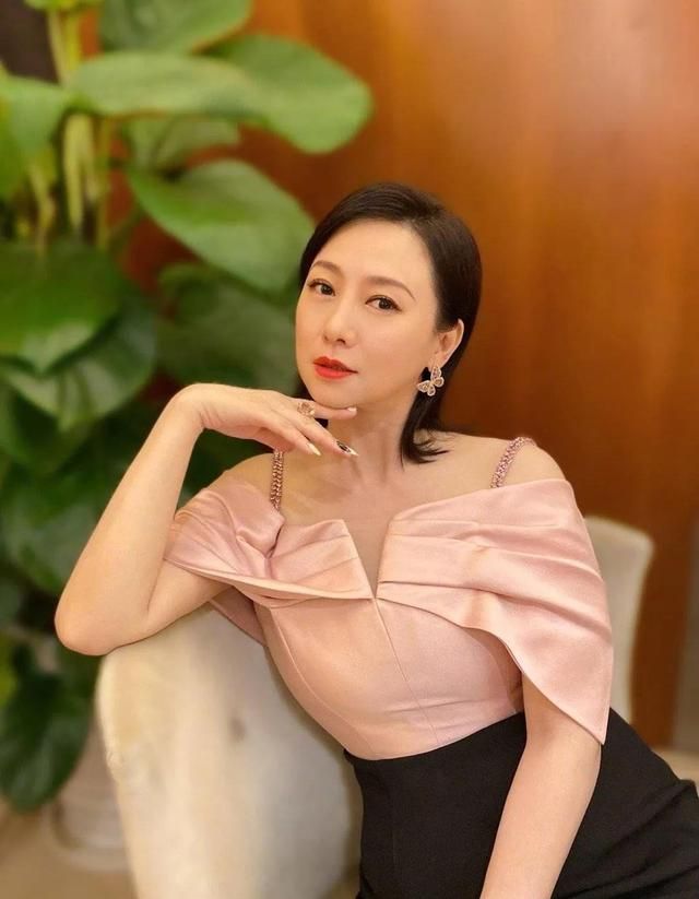 翁虹|演员翁虹，不后悔拍风月片，婚后努力做一个贤妻良母