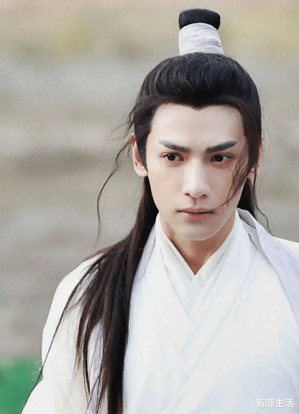 男神|这10位男星表面是男神,一看身材全垮掉,头大肩窄,驼背大肚腩