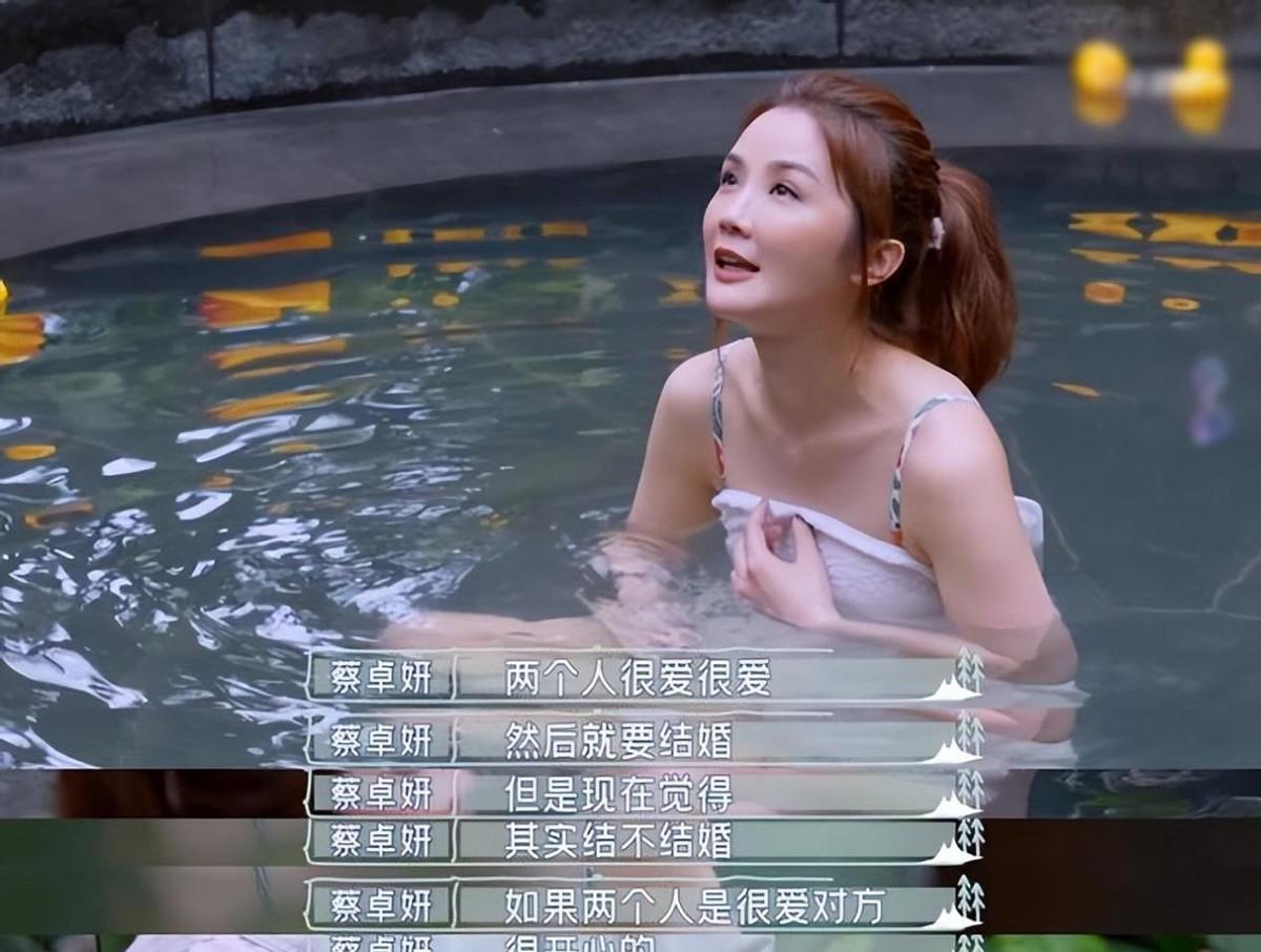 阿Sa|有一种“整容”叫蔡卓妍分手，前任陈伟霆一如既往，她却像变个人