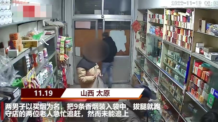 山西,太原。万先生六七十岁的父母开了间店做小生意