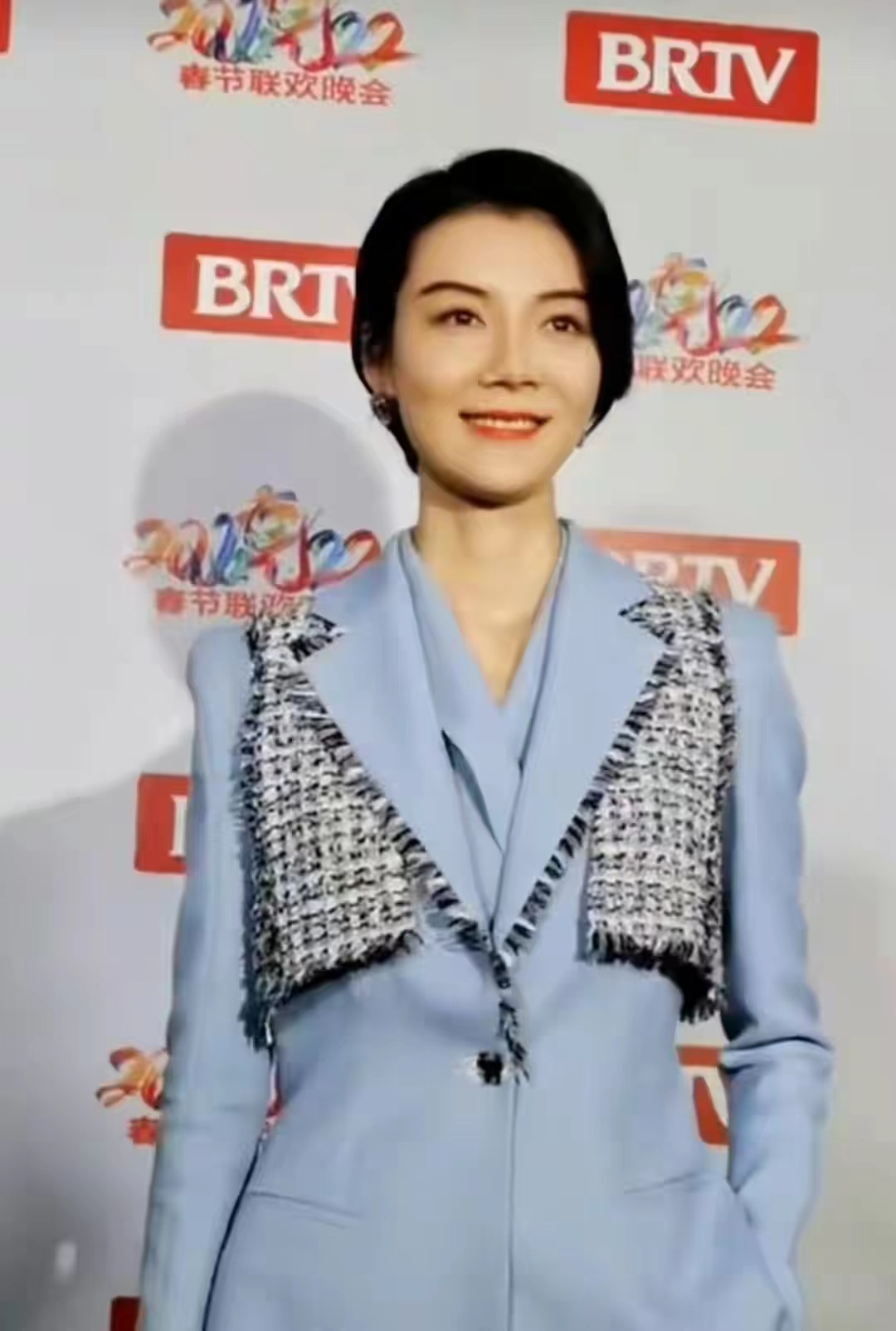 车晓|39岁车晓录制北京春晚！留短发脸下垂越来越太男相， 眉毛画的突兀